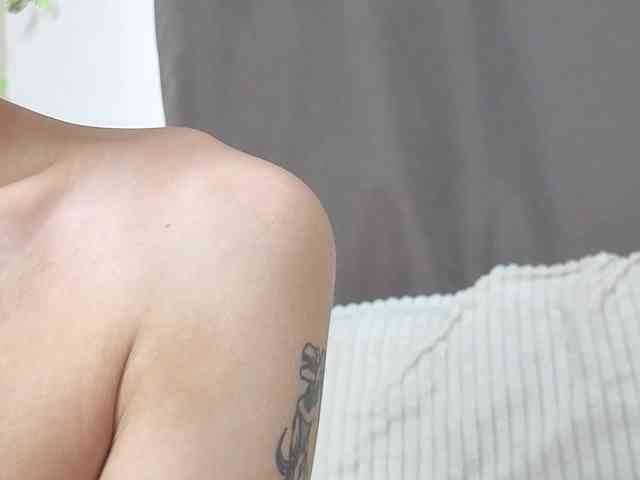 MeganFOXYYY webcam