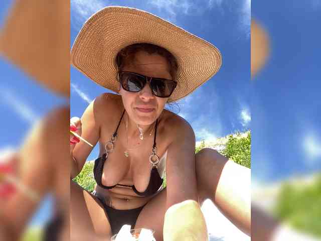 Lovelygirls1 webcam