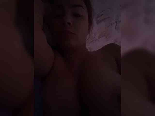 Lovelygirls1 webcam