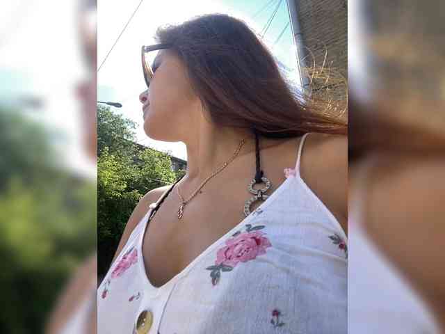 Lovelygirls1 webcam