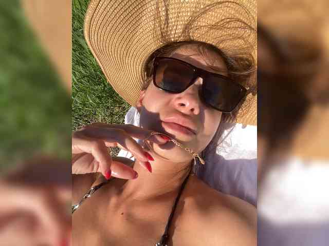 Lovelygirls1 webcam