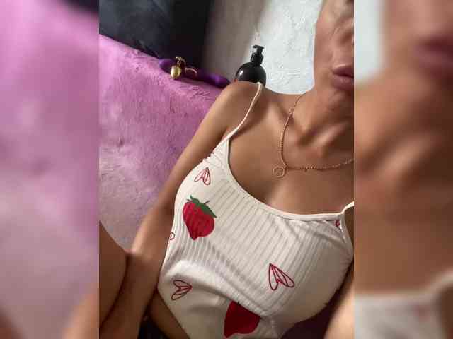 Lovelygirls1 webcam