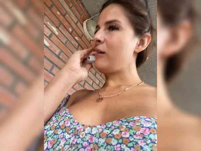 Lovelygirls1 webcam