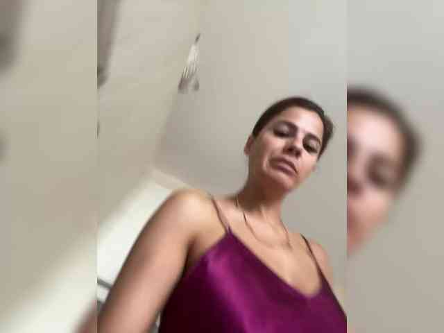 Lovelygirls1 webcam