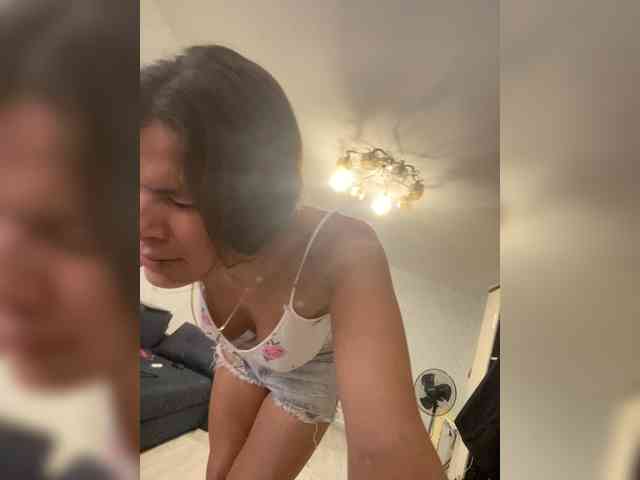Lovelygirls1 webcam