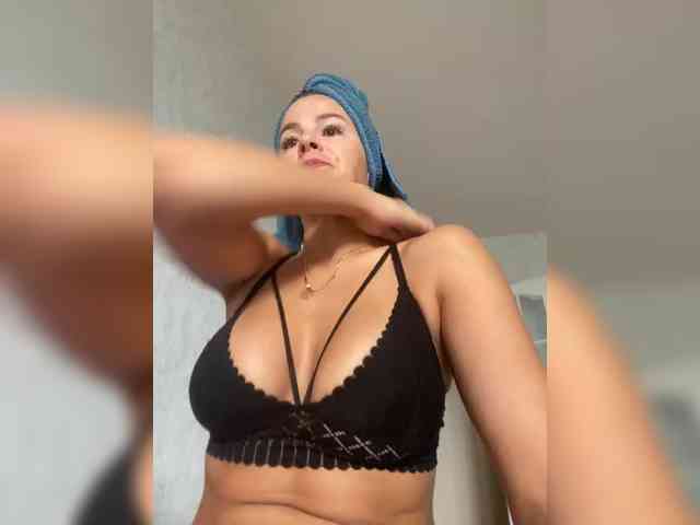 Lovelygirls1 webcam
