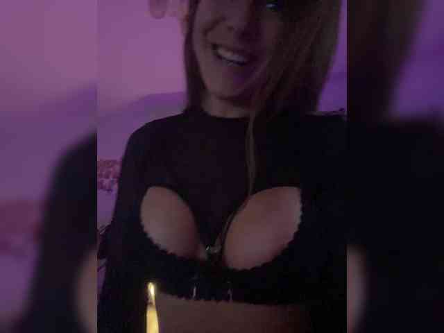 Lovelygirls1 webcam