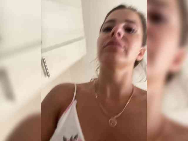 Lovelygirls1 webcam