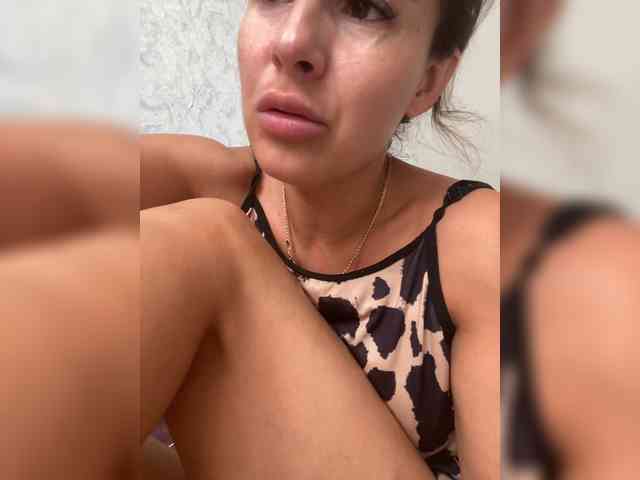 Lovelygirls1 webcam