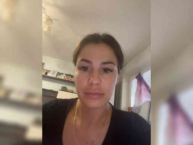 Lovelygirls1 webcam