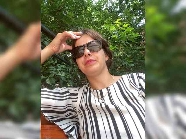Lovelygirls1 webcam