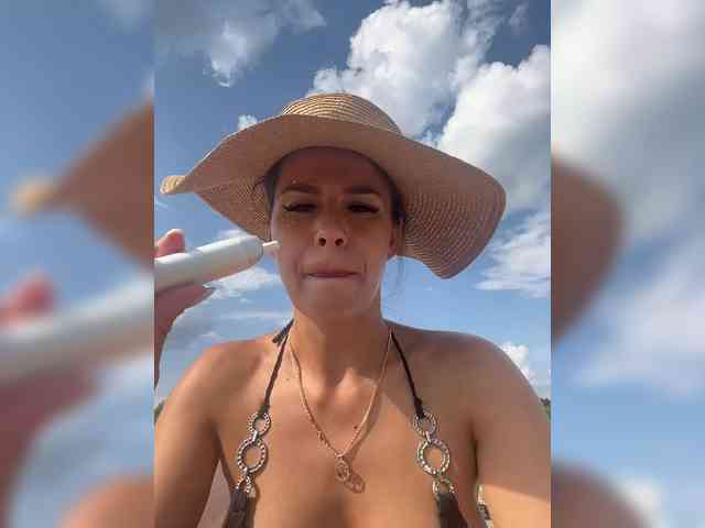 Lovelygirls1 webcam