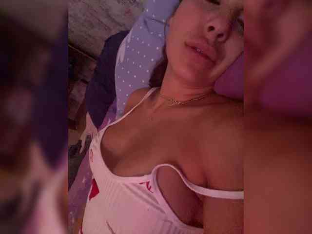 Lovelygirls1 webcam