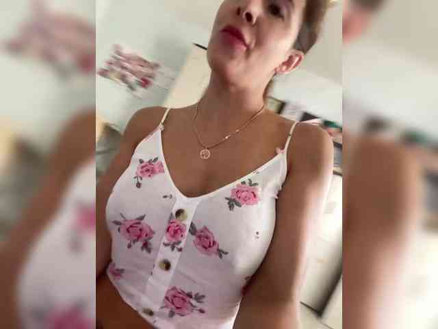 Lovelygirls1 webcam