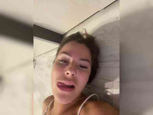 Lovelygirls1 webcam