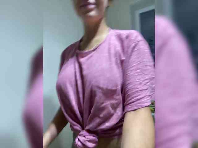Lovelygirls1 webcam