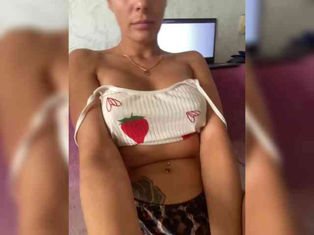Lovelygirls1 webcam