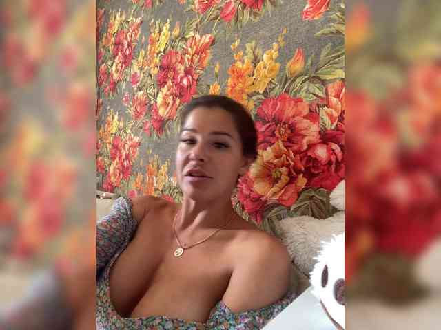 Lovelygirls1 webcam
