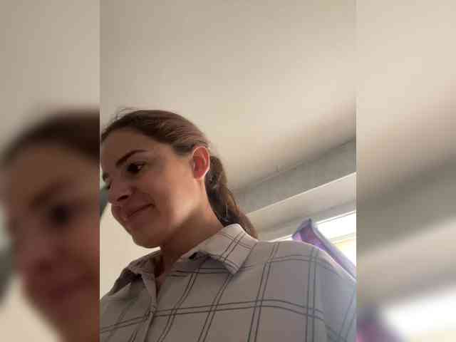 Lovelygirls1 webcam