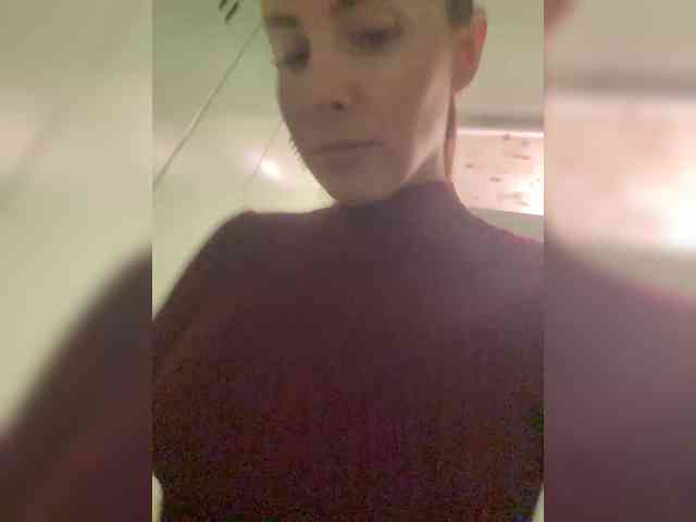 Lovelygirls1 webcam