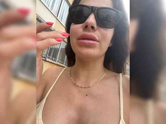 Lovelygirls1 webcam