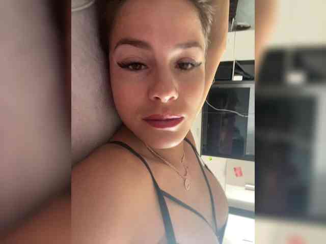 Lovelygirls1 webcam