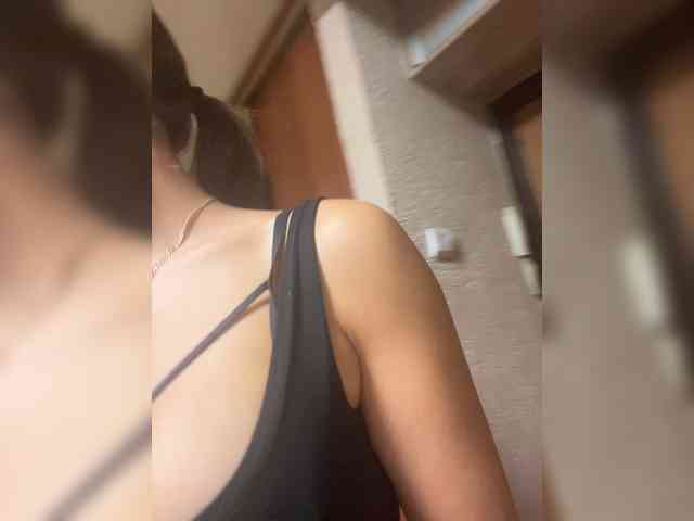 Lovelygirls1 webcam