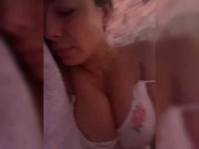 Lovelygirls1 webcam