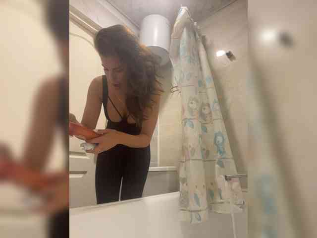 Lovelygirls1 webcam