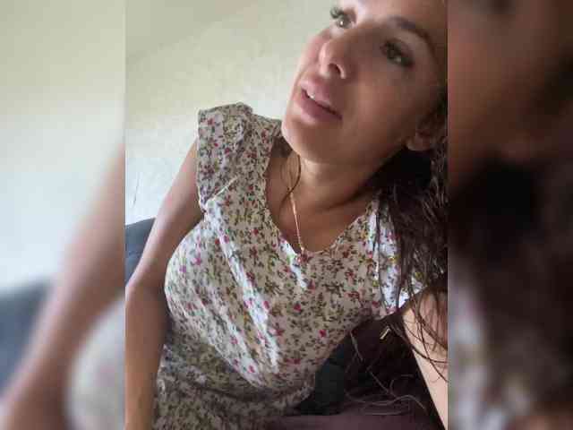 Lovelygirls1 webcam