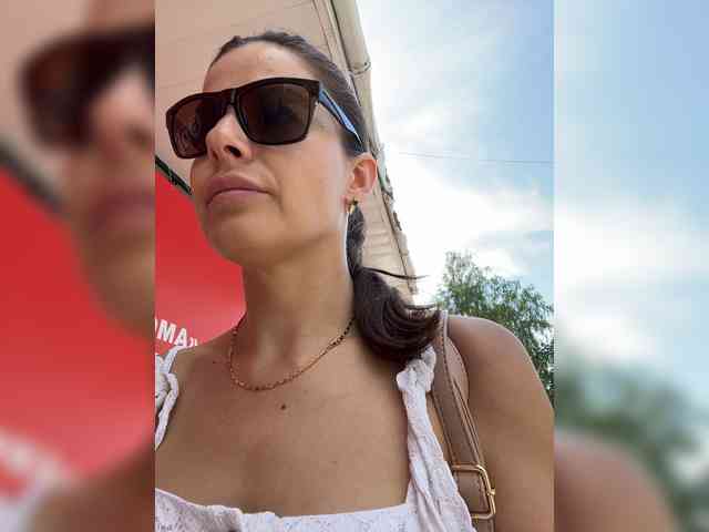 Lovelygirls1 webcam