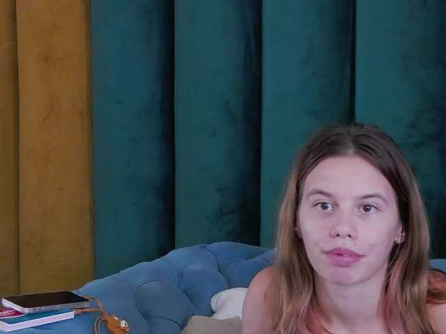 LeiaHux live webcam show