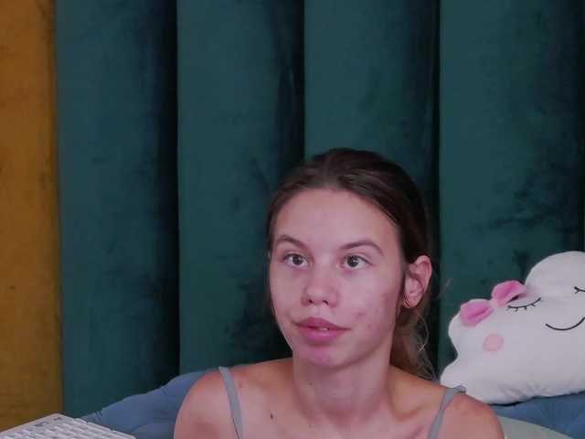LeiaHux live cam on BongaCams