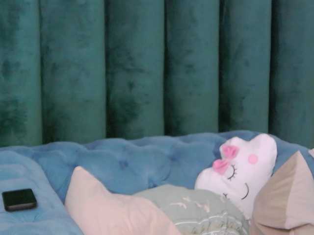 LeiaHux live cam on BongaCams