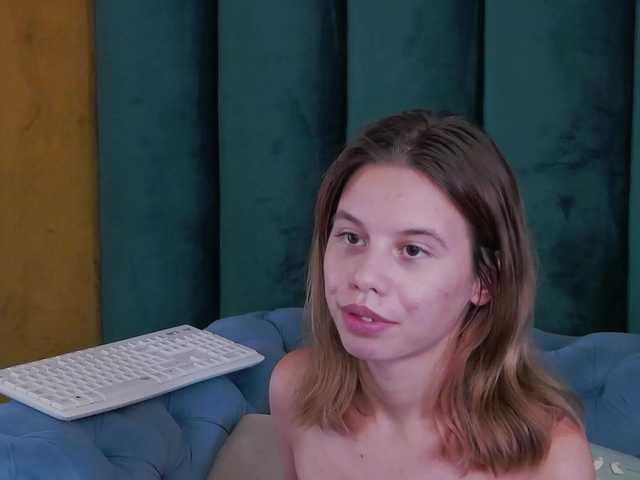 LeiaHux live webcam show