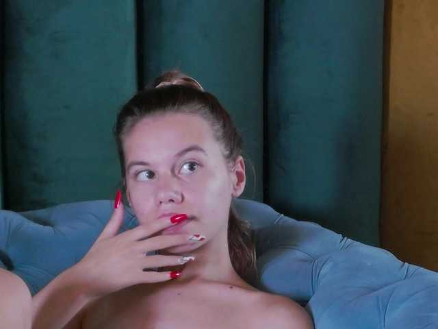 LeiaHux live webcam show