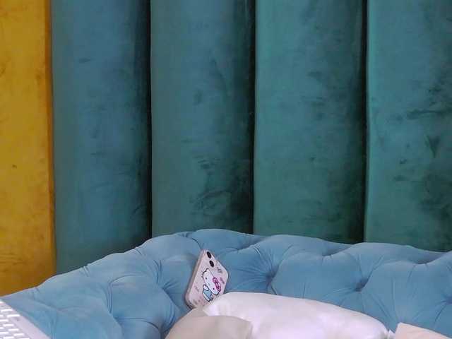 LeiaHux live webcam show