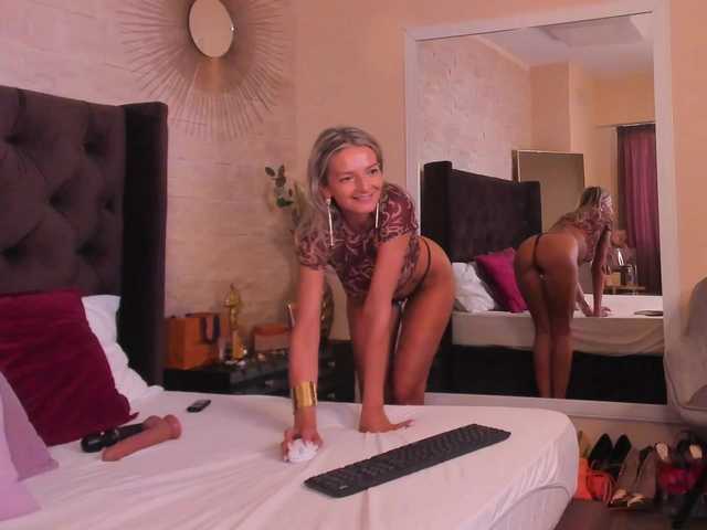 DeliaSmith live webcam show
