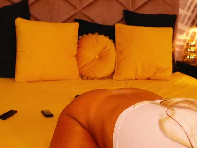 DeliaSmith live cam preview