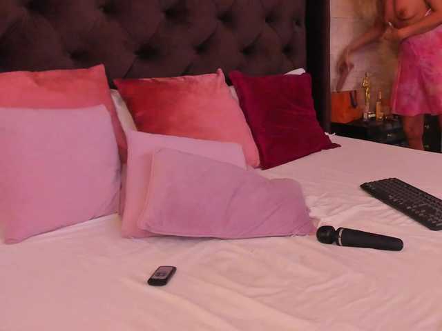 DeliaSmith live cam on BongaCams