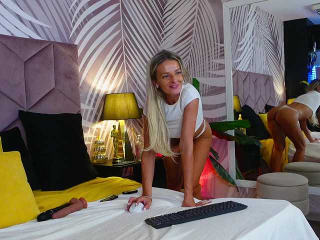 DeliaSmith live cam on BongaCams