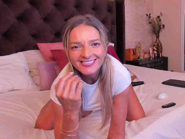 DeliaSmith webcam