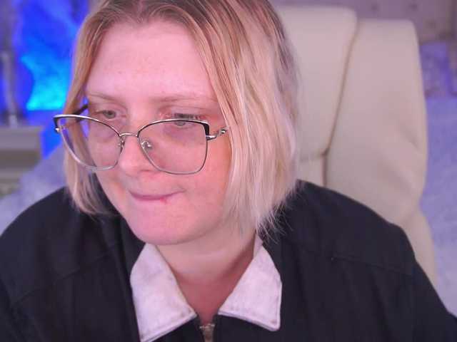 KiraKolobok live cam on BongaCams