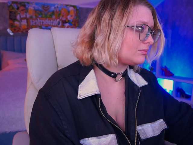 KiraKolobok live cam on BongaCams