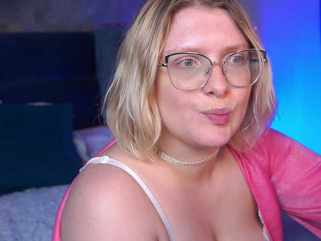 KiraKolobok live cam on BongaCams