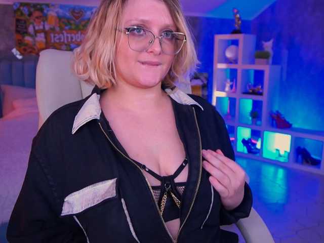 KiraKolobok live cam on BongaCams