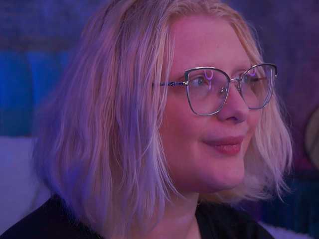 KiraKolobok, live now on BongaCams