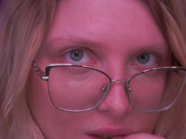 KiraKolobok live cam on BongaCams