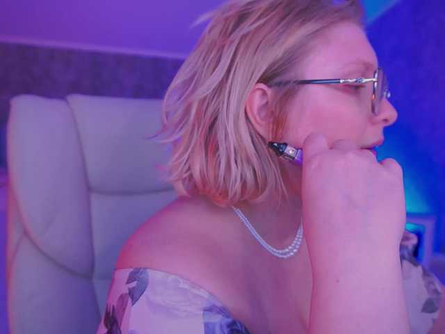 KiraKolobok live cam on BongaCams