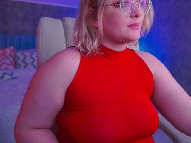 KiraKolobok live cam on BongaCams